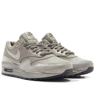 Brand New Women’s Nike Air Max’s 6.5 1 PRM